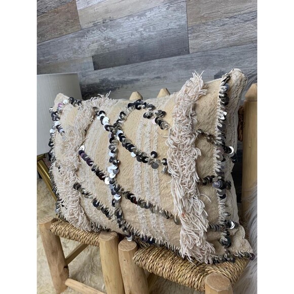 Vintage Moroccan Lumbar Pillow: Handira Wedding Blanket 03YS00251 - Picture 4 of 9